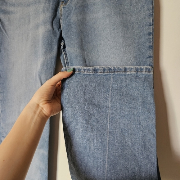 Wrangler high rise bold bootcut light wash distressed stretch women's jeans - Picture 3 of 7